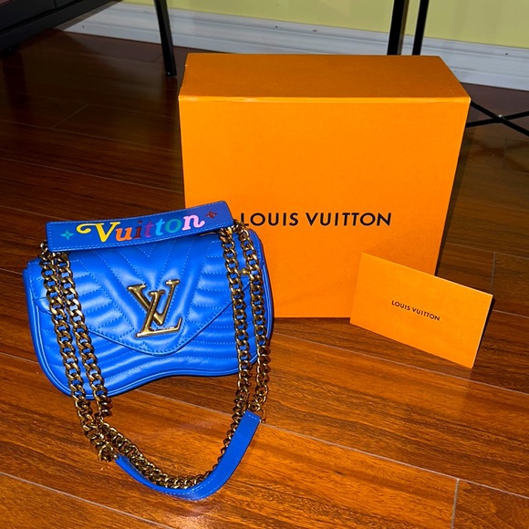 Louis Vuitton Wave Purse💙 - Picture 3 of 12